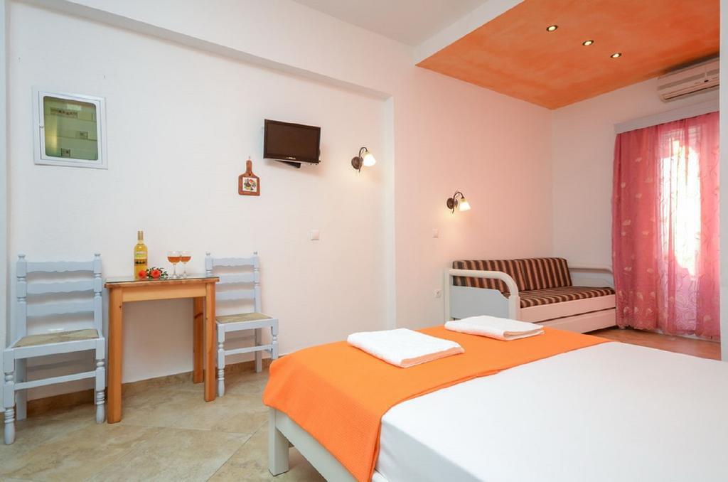 Sofia Studios Agia Anna  Rom bilde