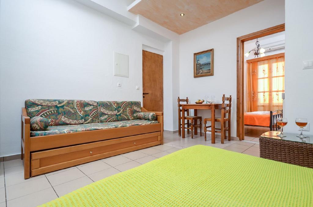 Sofia Studios Agia Anna  Rom bilde