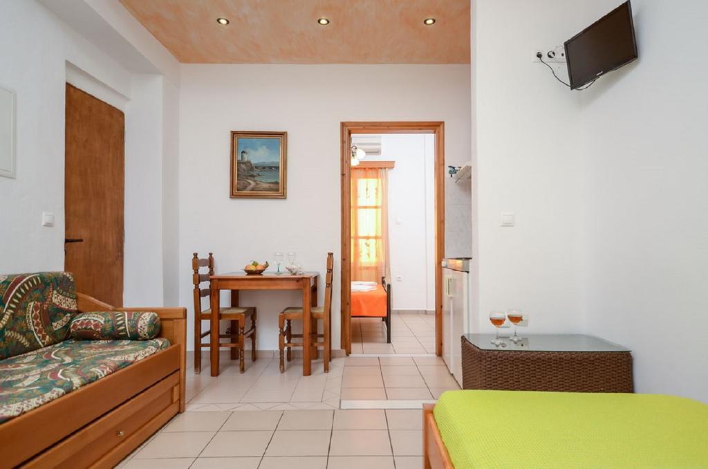 Sofia Studios Agia Anna  Rom bilde
